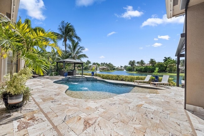 Building Photo - 10771 Versailles Blvd