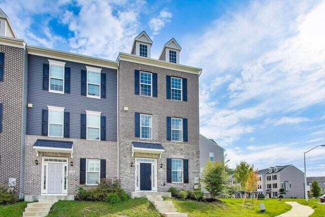 Building Photo - Luxurious on Lanham Hill - 3 + 3.5 Near Ne...