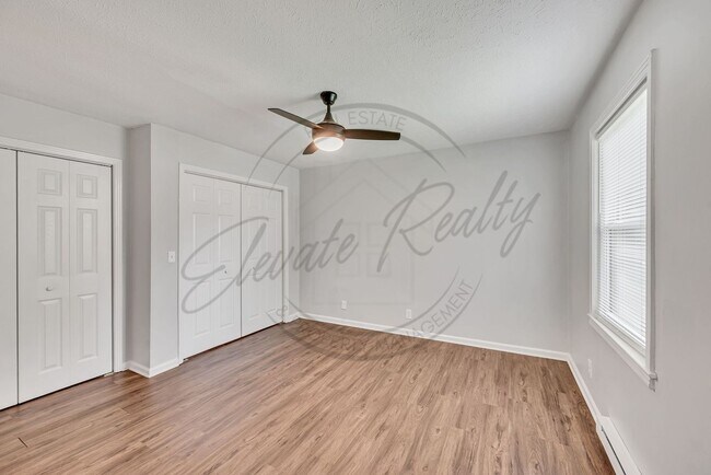 Building Photo - Spring Special (1/2 OFF 1st Month Rent): First Floor One Bedroom Updated Apartment with Laundry H...
