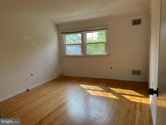 Building Photo - 721 Fiske Ln