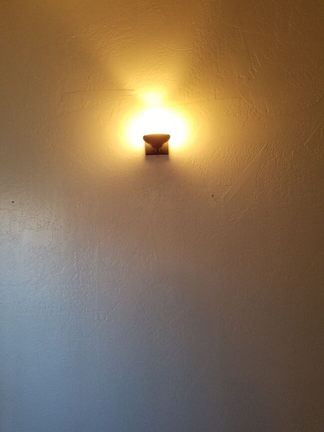 Building Photo - 1 BR Loft Available now