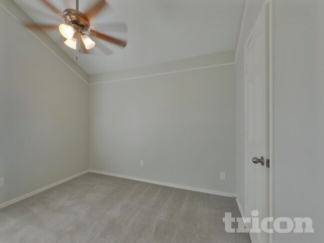 Building Photo - 2817 Laurel Hill Dr