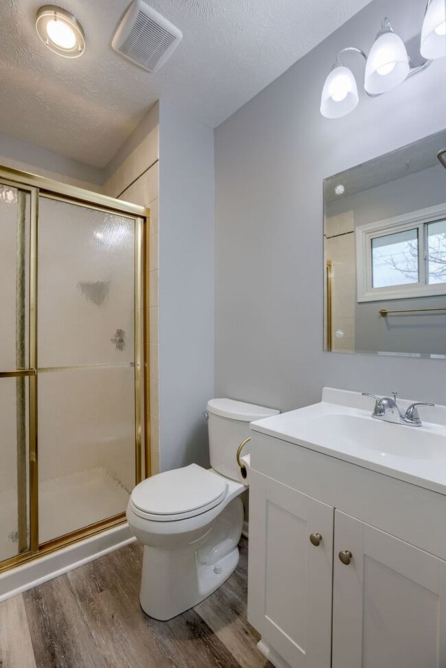 Building Photo - Great 4 Bedroom In Willow Wood!!