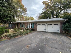 Building Photo - Introducing a charming 3-bedroom, 2.5-bath...