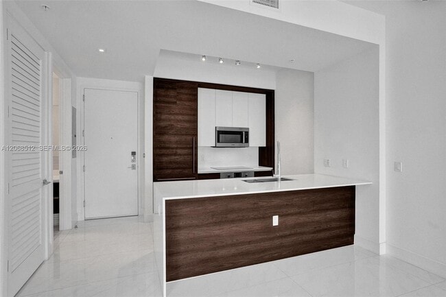 Building Photo - 301 Altara Ave
