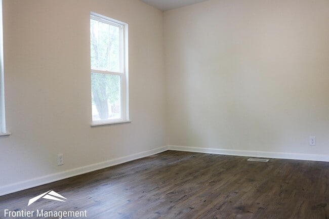 Building Photo - Recently Remodeled 3 Bedroom Farm Style Home!