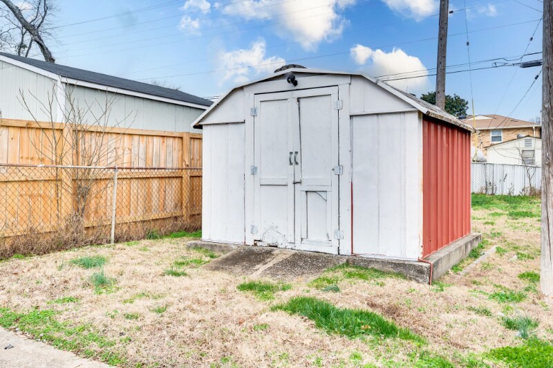 Building Photo - 504 Continental Dr