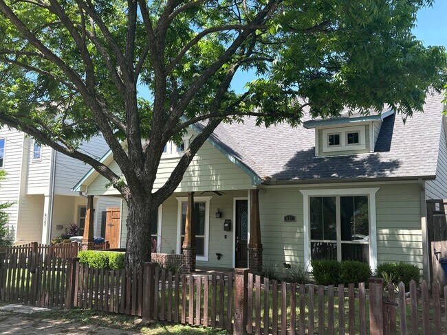 Building Photo - Bishop Arts Ranch