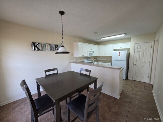 Building Photo - 9400 Bristlecone Dr