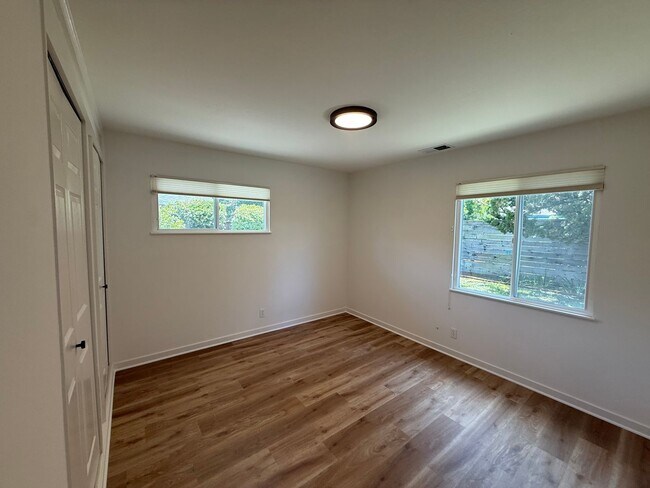 Building Photo - BEAUTIFULLY UPDATED SINGLE LEVEL 3BR/2BA HOME IN PRIME MILL VALLEY LOCATION