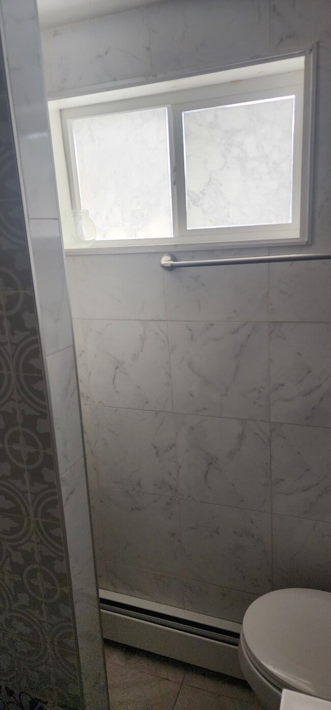 Building Photo - 639 Clinton St