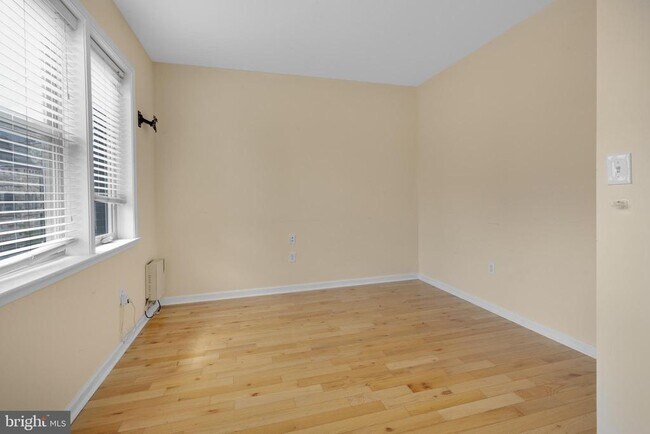 Building Photo - 2464 Frankford Ave