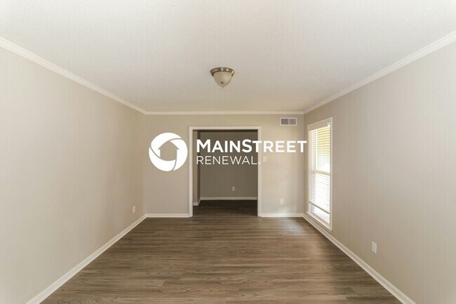 Building Photo - 4 Bedroom Pet-Friendly Home in Memphis, TN with Main Street Renewal