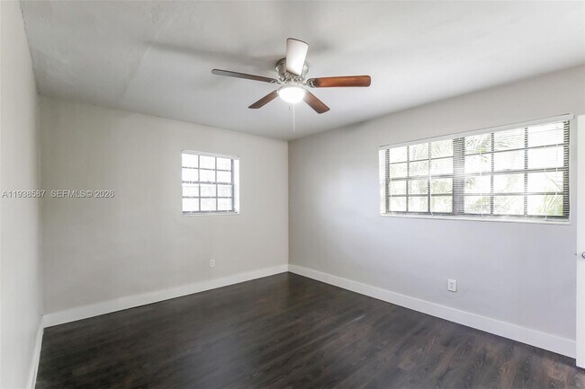 Building Photo - 1315 NE 203rd St