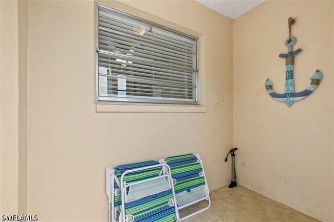 Building Photo - 717 95th Ave N