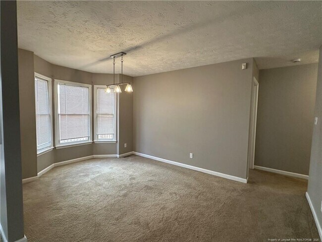 Building Photo - 2678 Rivercliff Rd