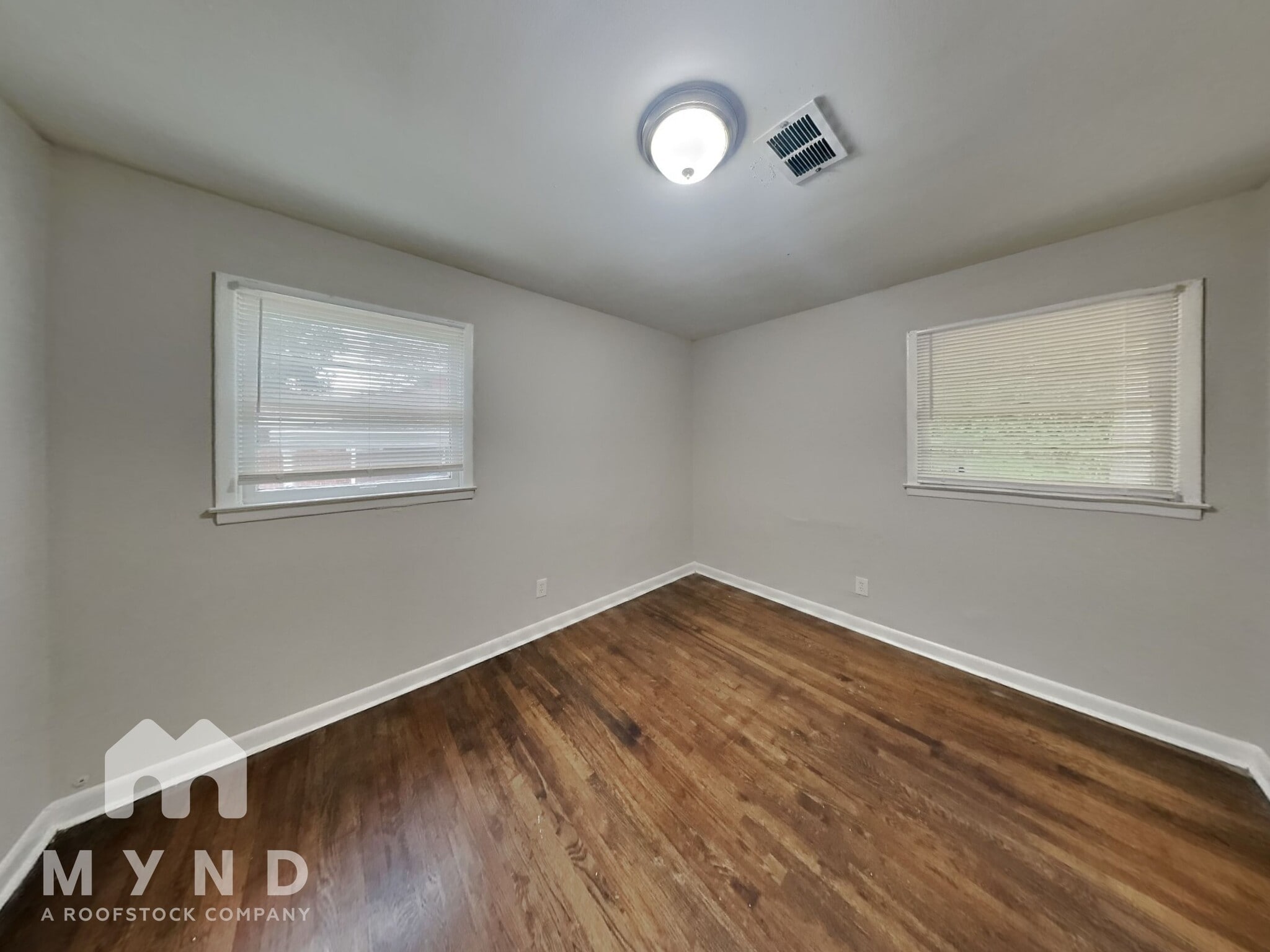 Building Photo - 388 Woodstock Dr SW