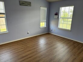 Building Photo - 917 E Mimosa Pl