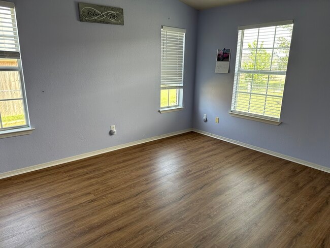 Building Photo - 917 E Mimosa Pl