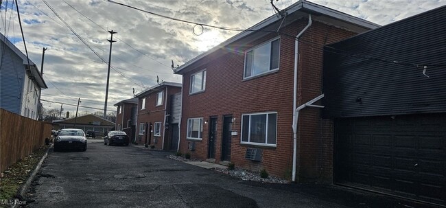 Building Photo - 2868 Noble Rd