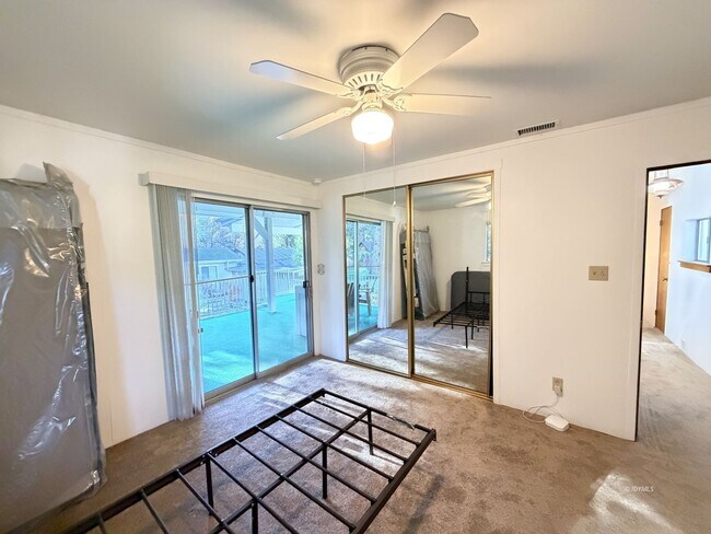 Building Photo - Perfect Long Term Home Close to Town