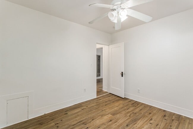 Building Photo - Charming 1-bedroom backhouse in Mentone!