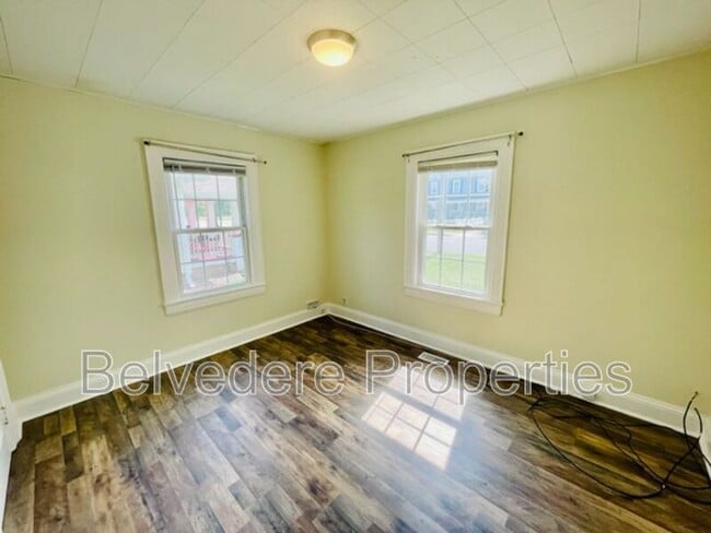 Building Photo - 810 Elwell Ave