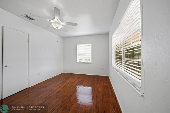Building Photo - 1075 NW 133rd St