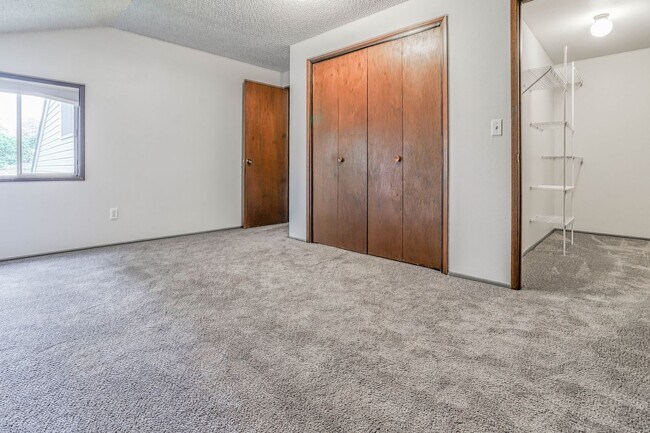 Building Photo - 310 NE 85th St