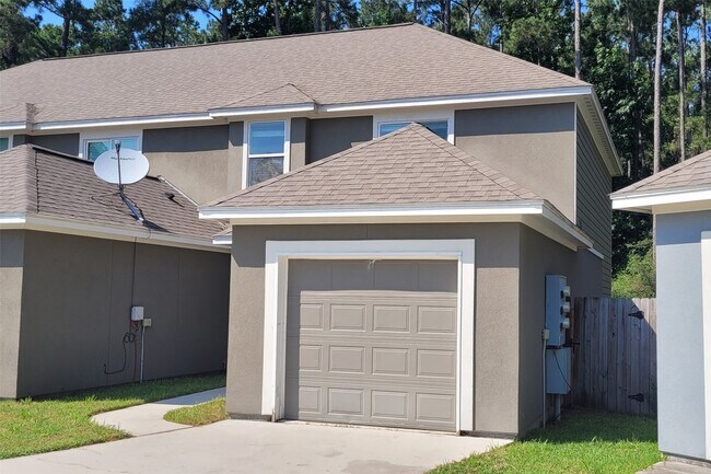 Primary Photo - 132 Artesian Way