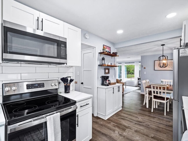 Building Photo - 6771 Greenleaf Ave