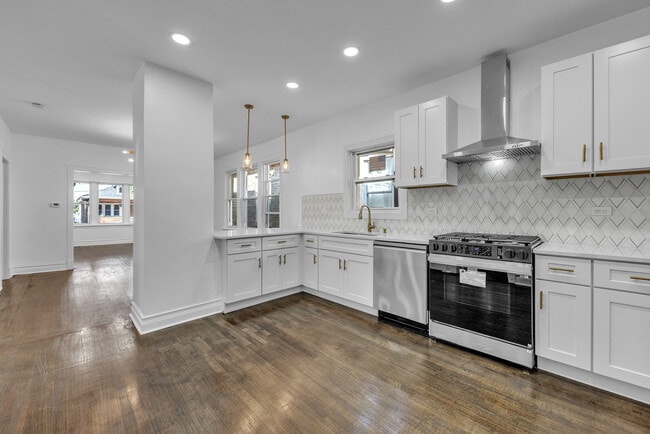 Building Photo - 7835 S Laflin St