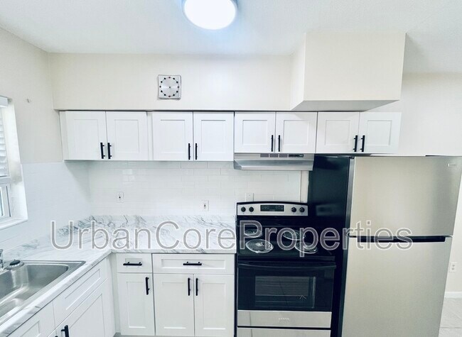 Building Photo - 115 7th Ave N