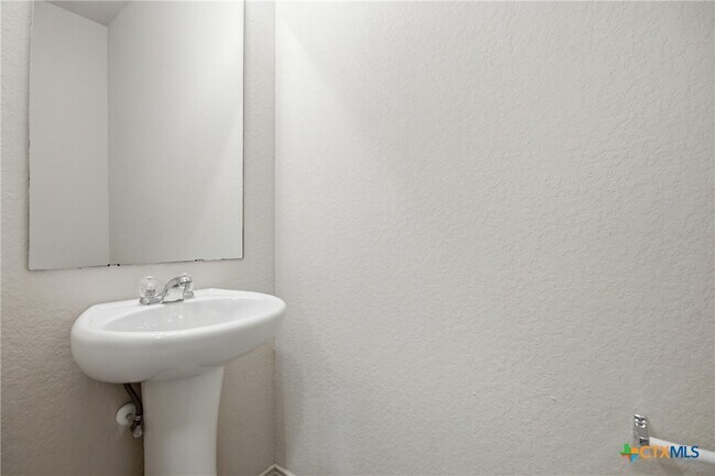 Building Photo - 131 Lake Gln