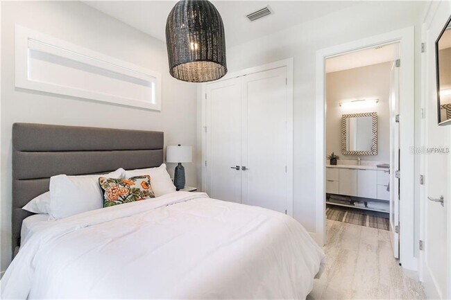 Building Photo - 580 Broadway St