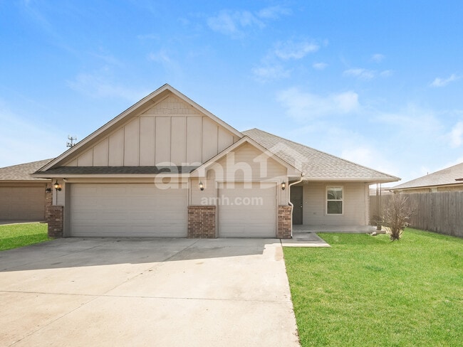 Building Photo - 1004 SW 16th St