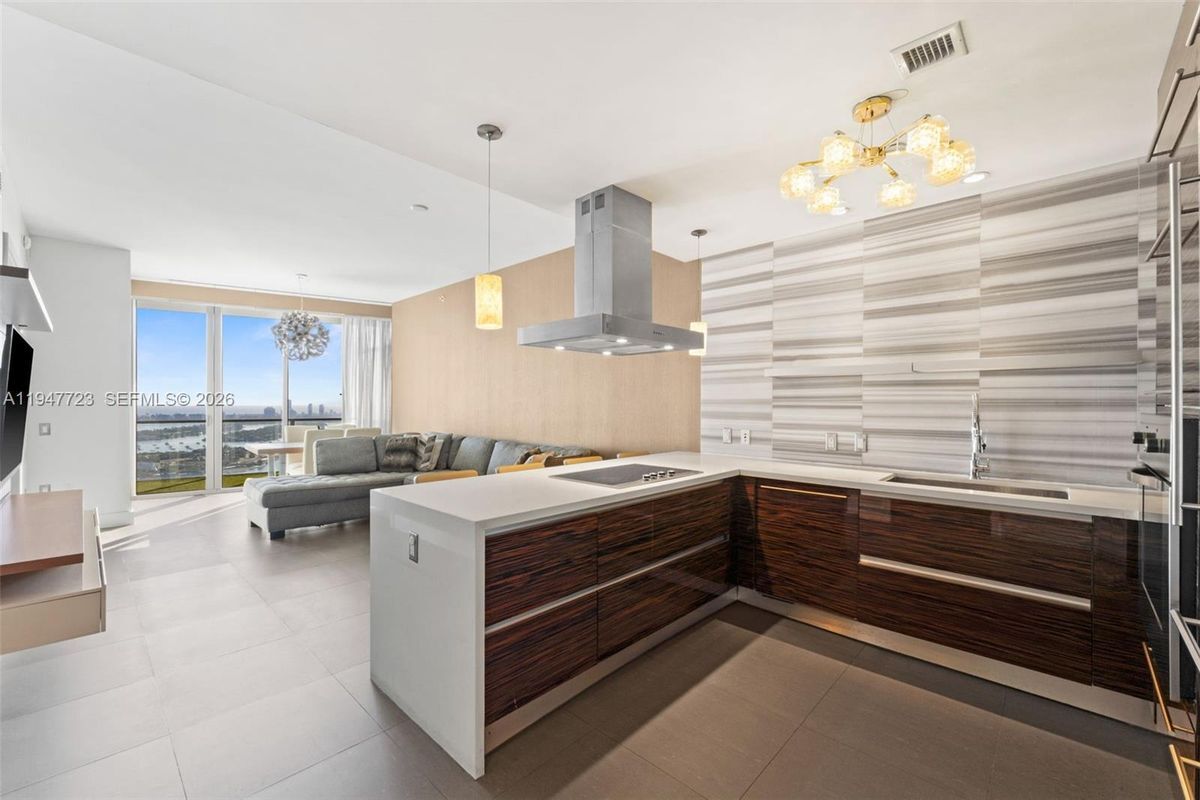 Building Photo - 1100 Biscayne Blvd