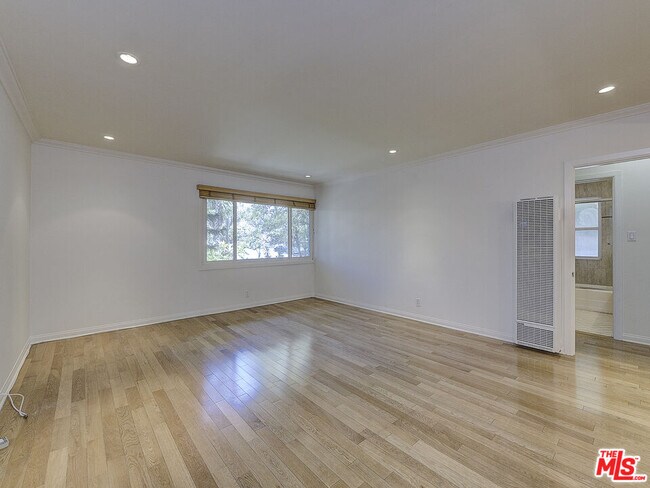 Building Photo - 1217 N Crescent Heights Blvd