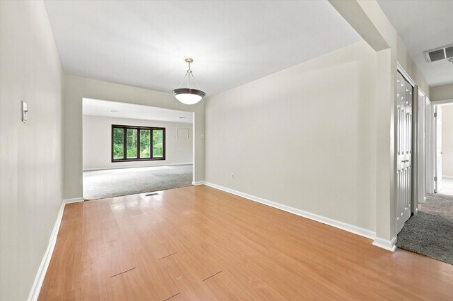 Building Photo - 27 Glover Ln