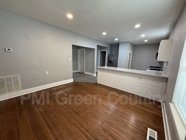 Building Photo - 620 S Zunis Ave