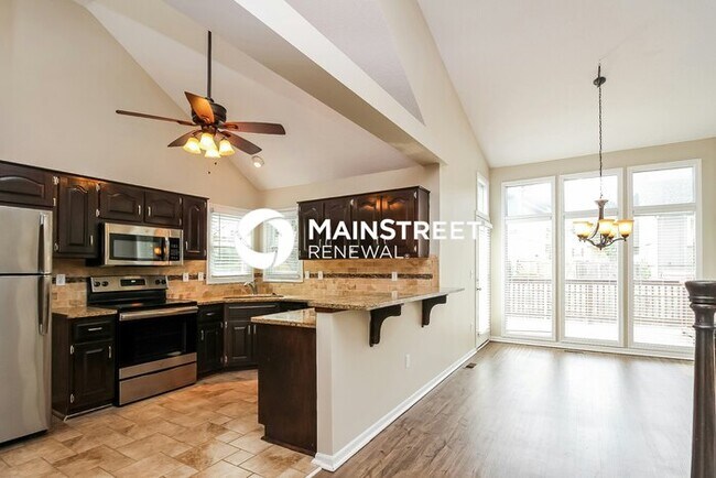 Building Photo - 3 Bedroom Pet-Friendly Home in Shawnee, KS with Main Street Renewal