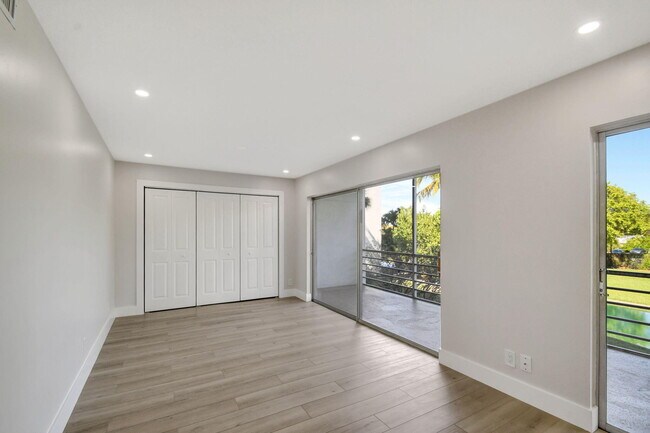 Building Photo - 300 Waterway Dr S