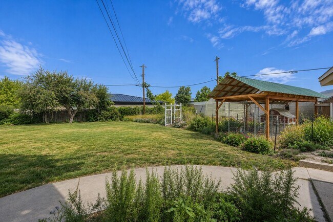 Building Photo - 787 Redmaple Cir