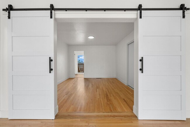 Building Photo - 4376 Del Monte
