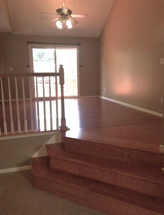 Building Photo - 2132 Shenandoah Dr