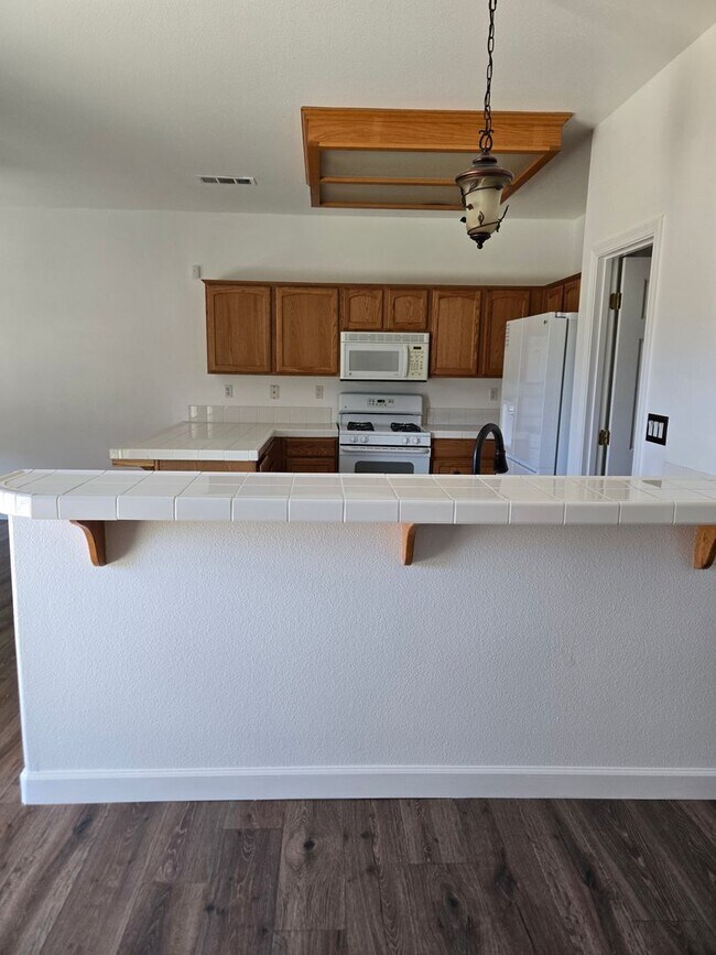 Building Photo - Beautiful 3 bedroom!