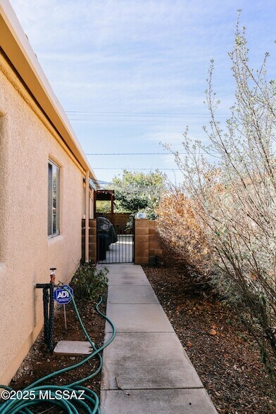 Building Photo - 1651 N Pima Ct