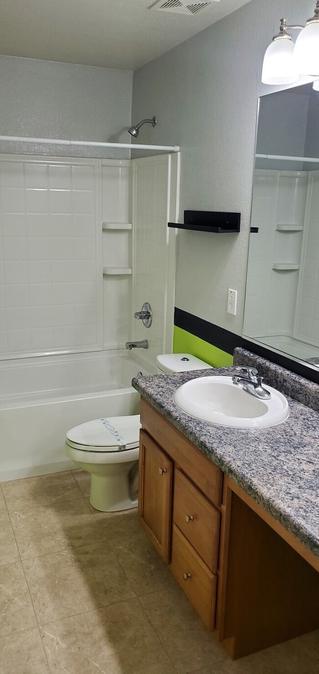Building Photo - Beautiful 4-Bedroom Home For Rent in Queen...