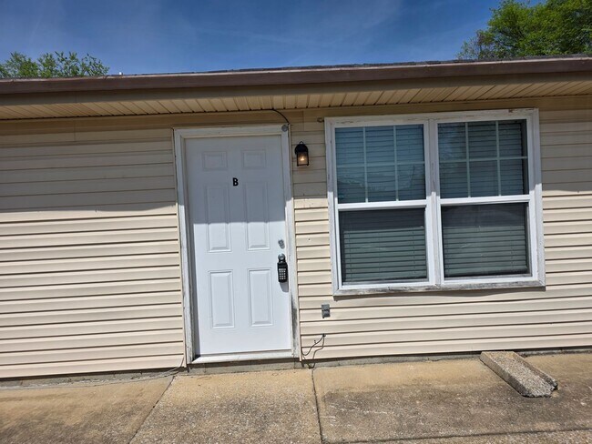 Building Photo - 203 Beech St
