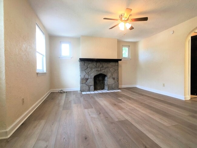 Building Photo - 1851 Capital Ave